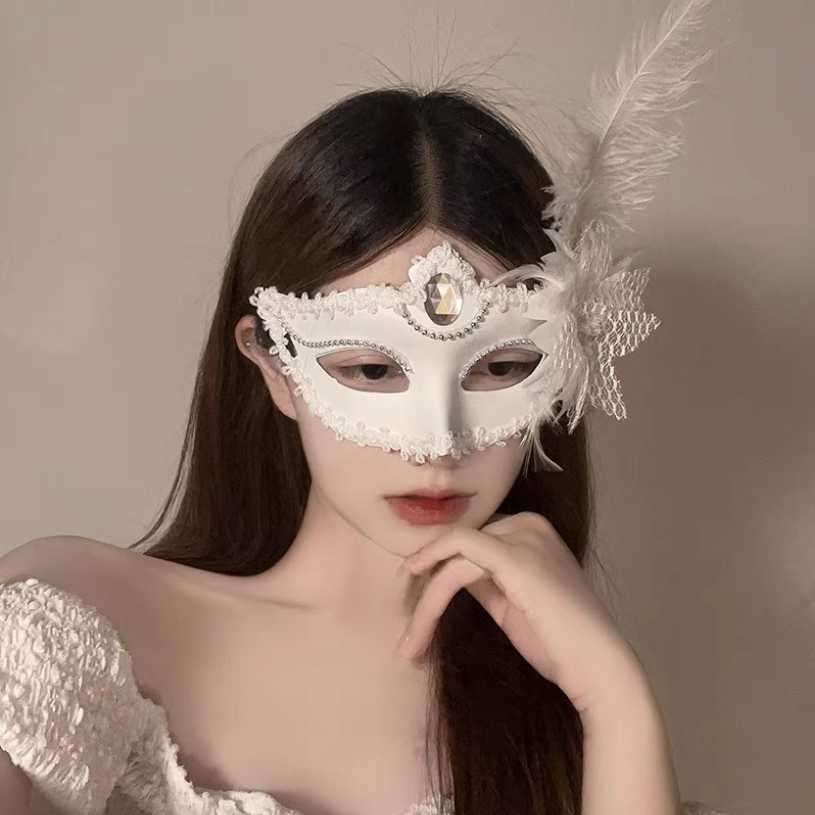 Elegant Costume Party Accessory Masquerade Mask with Feathers and Lace